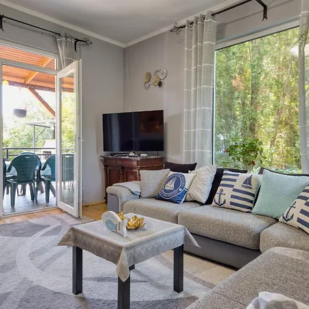 Emoeke By Interhome *