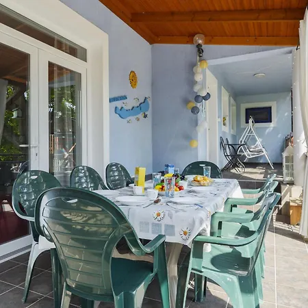 Emoeke By Interhome *