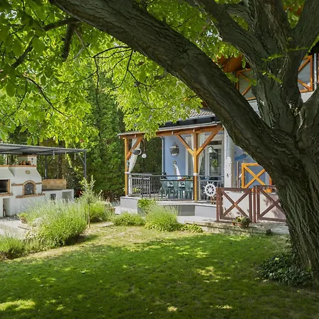 Emoeke By Interhome *