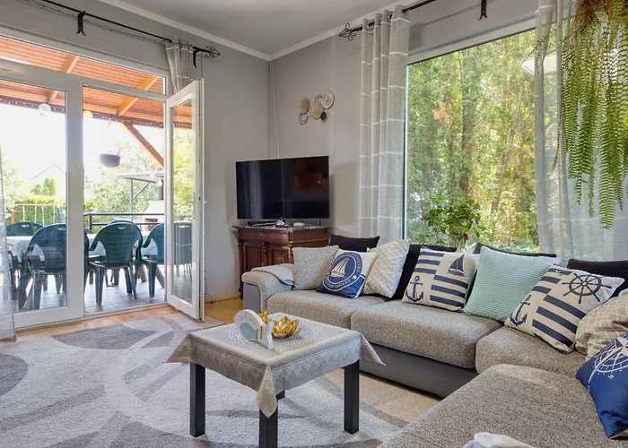 Emoeke By Interhome *