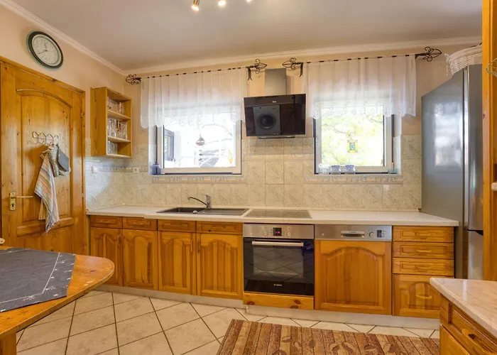 Emoeke By Interhome *