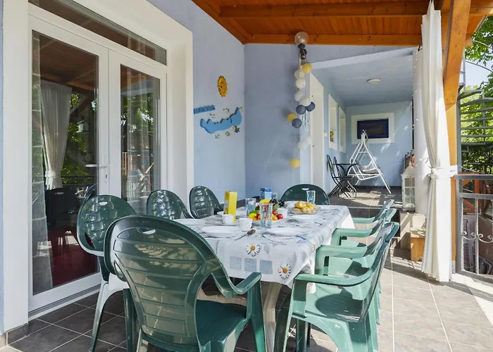 Emoeke By Interhome *